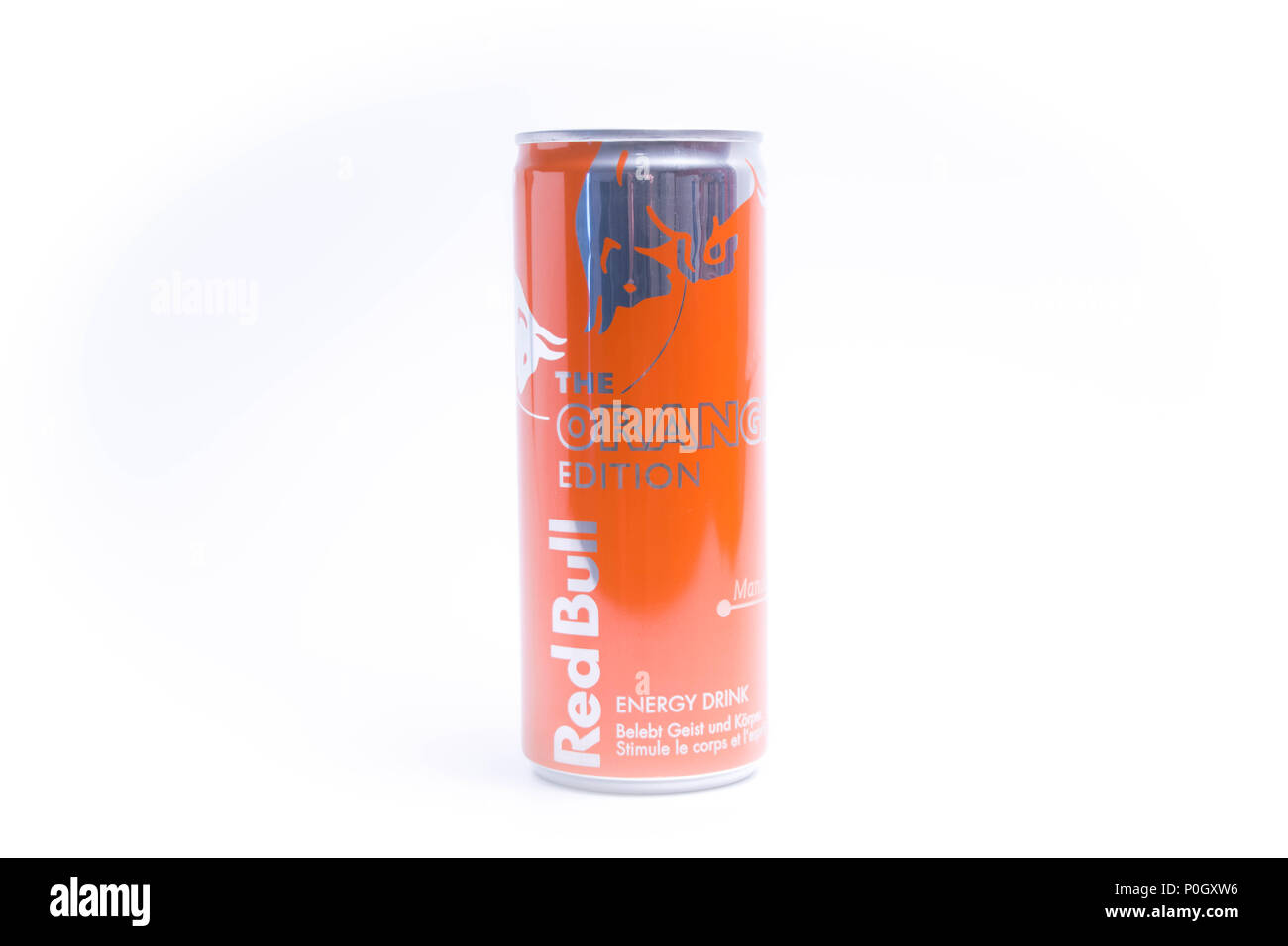 Red Bull edición limitada sabor naranja mandarina Fotografía de stock -  Alamy
