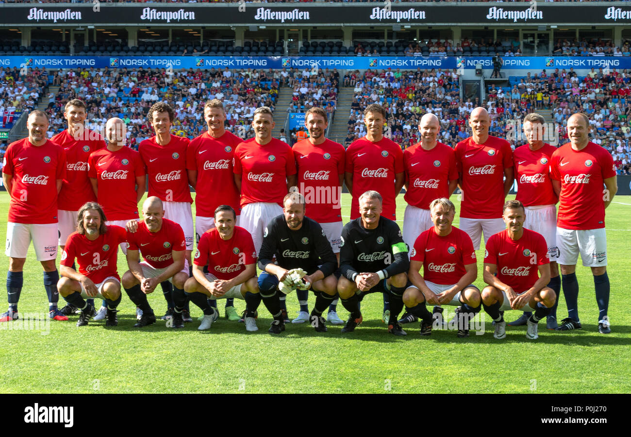 Ullevaal Stadion, Oslo, Noruega. 9 de junio de 2018. Amistosos  internacionales de fútbol, Copa del Mundo de 1998, Noruega la revancha  contra Brasil XI XI; equipo de Noruega hasta la línea de