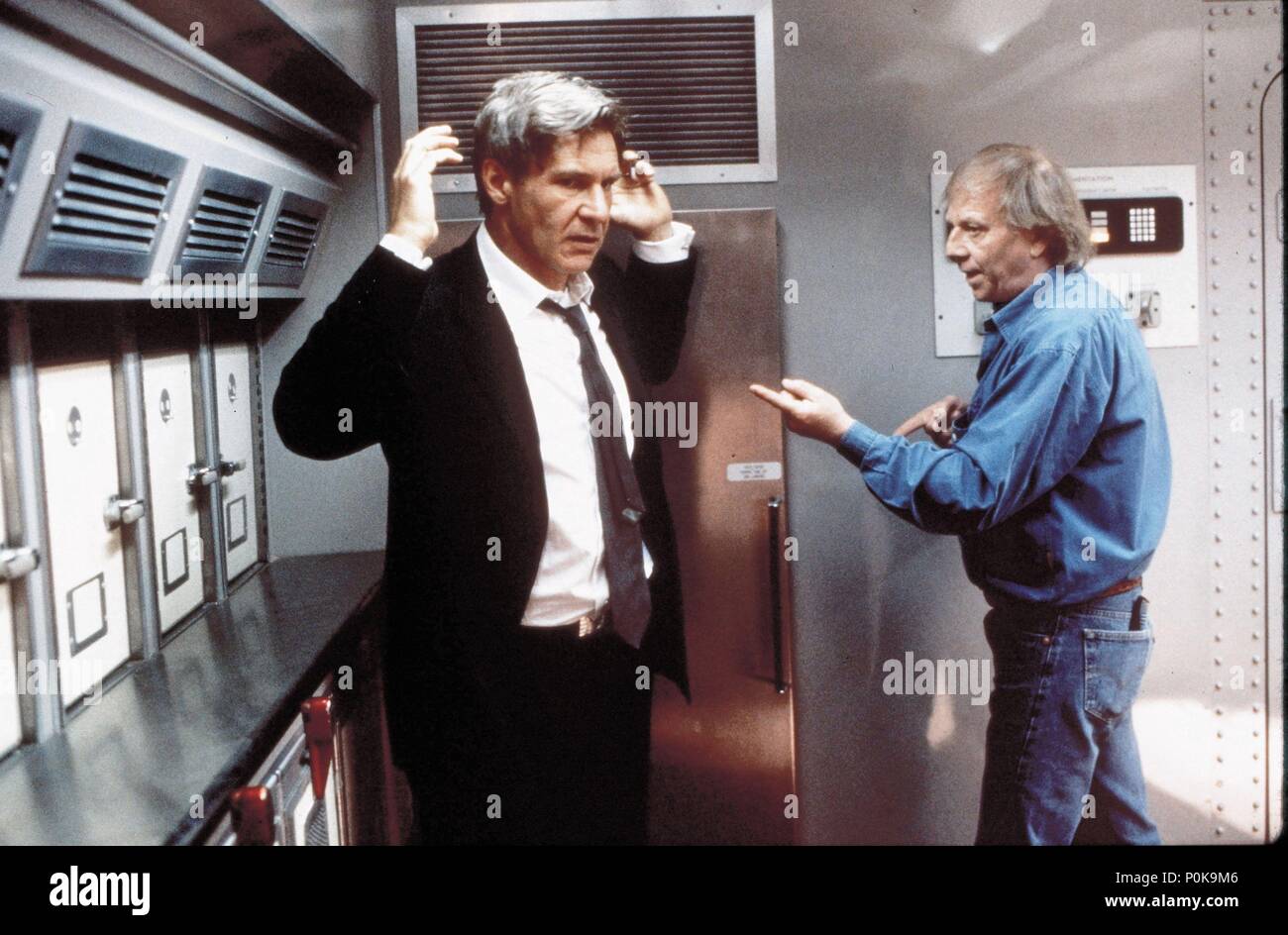 El título de la película original: Air Force One. Título en inglés: Air  Force One. El director de cine: Wolfgang Petersen. Año: 1997. Estrellas:  Harrison Ford, Wolfgang Petersen. Crédito: radiante, Claudette BARIUS / /