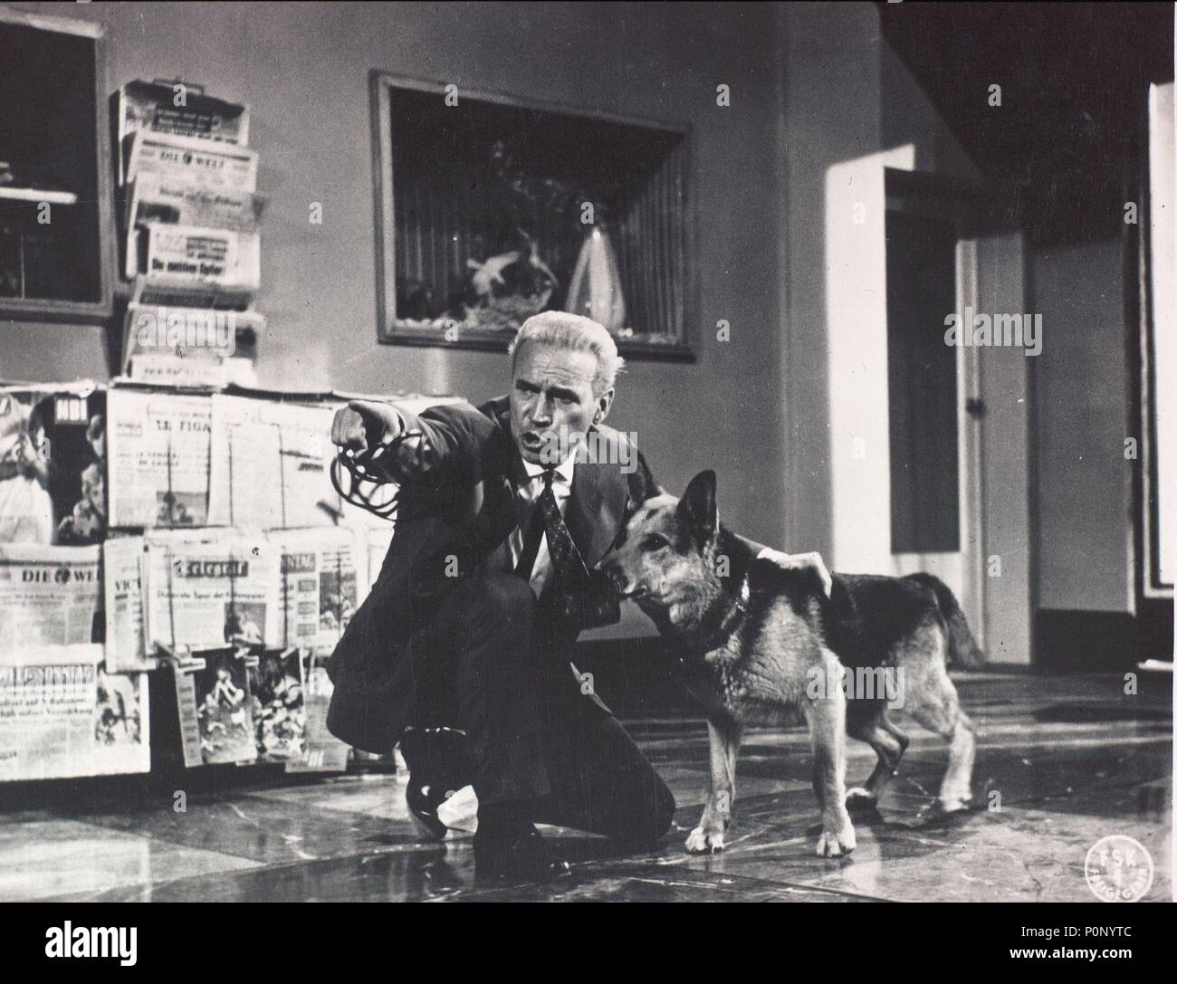 El título de la película original: 1000 AUGEN DES DR. MABUSE, mueren. Título en inglés: MIL OJOS DE DR. MABUSE, el. El director de cine: FRITZ LANG. Año: 1960. Crédito: CENTRAL CINEMA COMPANY FILM / Álbum Foto de stock