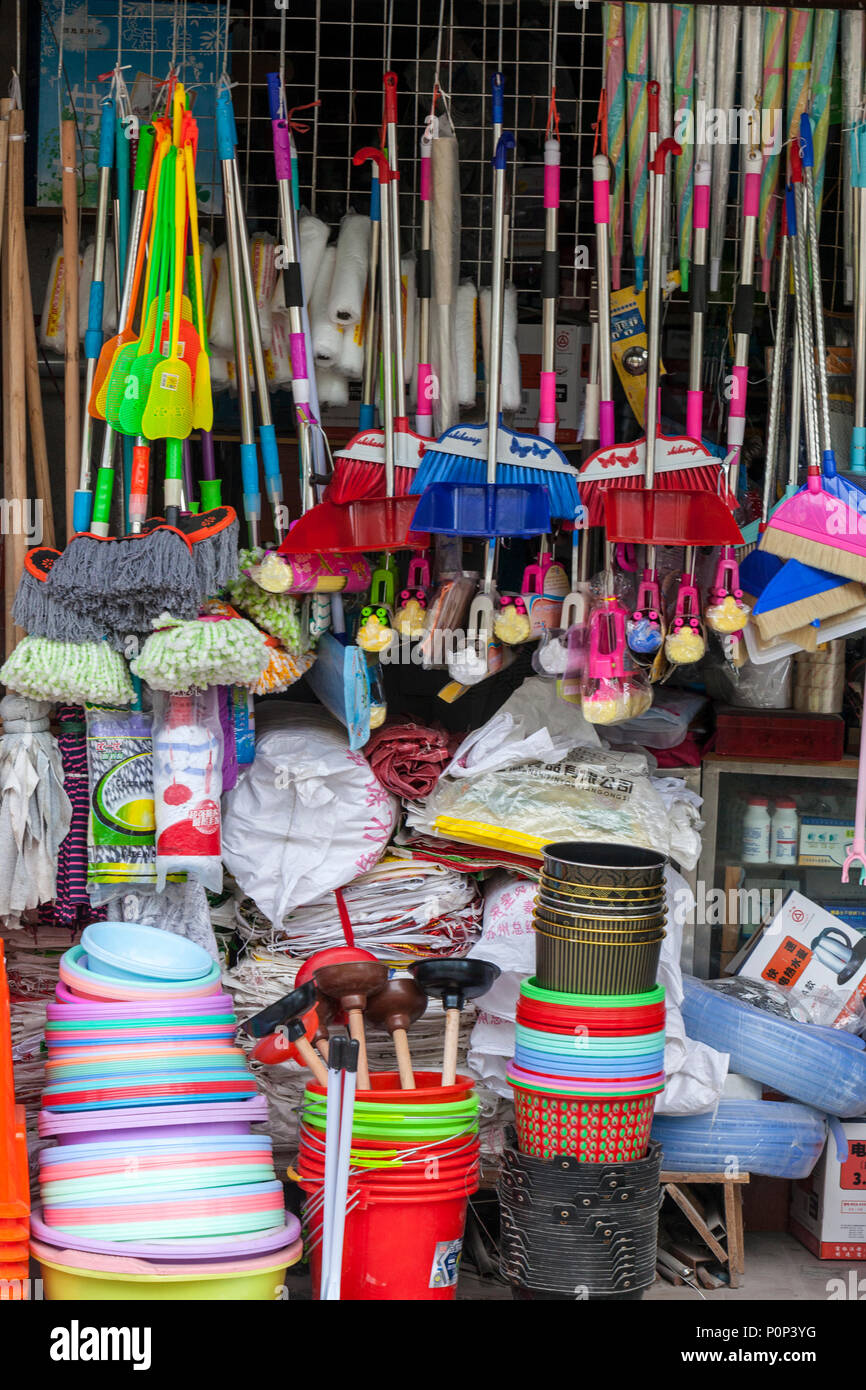 Suzhou, Jiangsu, China. Tienda de utensilios para el hogar. Foto de stock