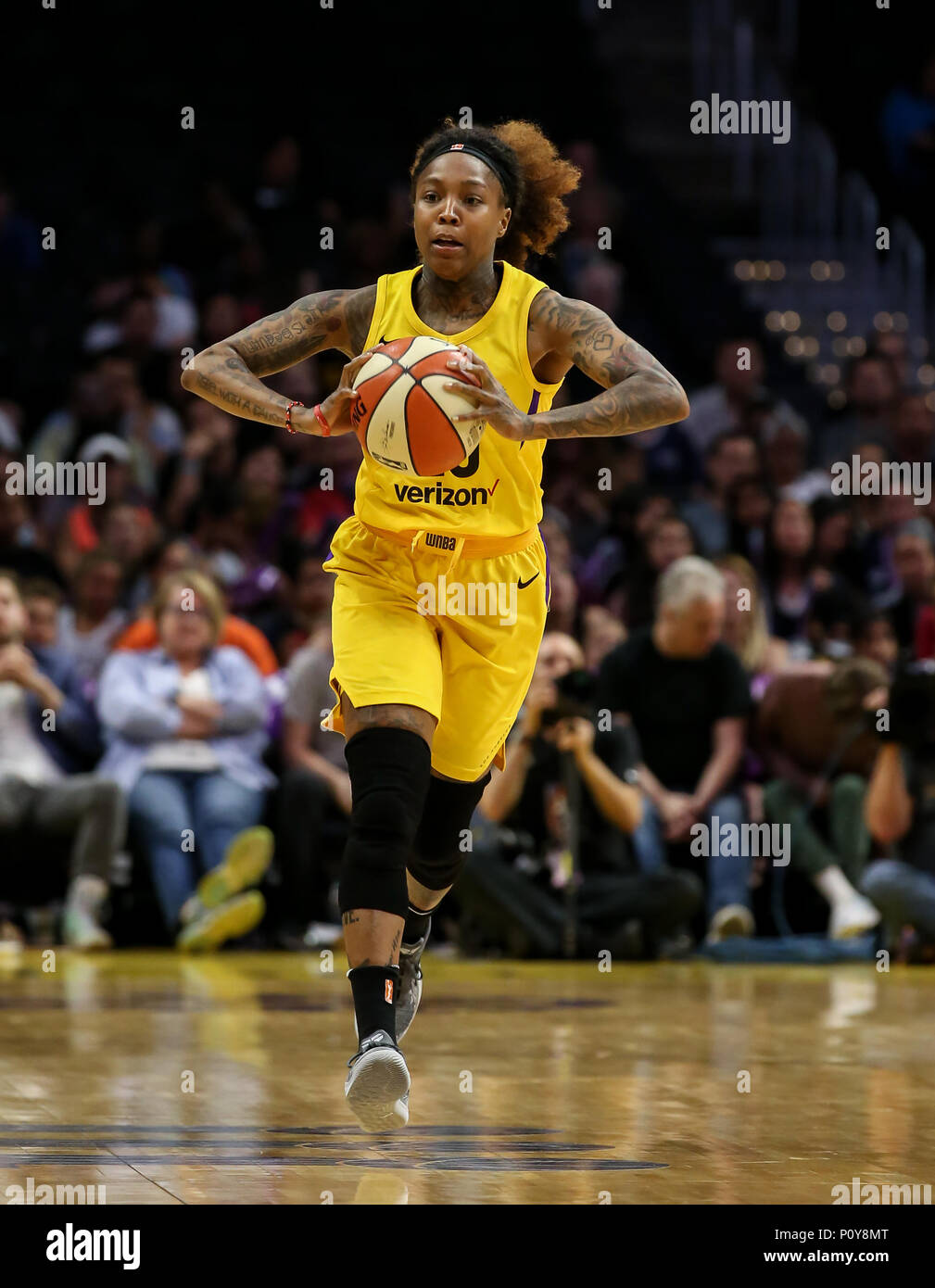 Pase de pecho en el basquet fotografías e imágenes de alta resolución Alamy