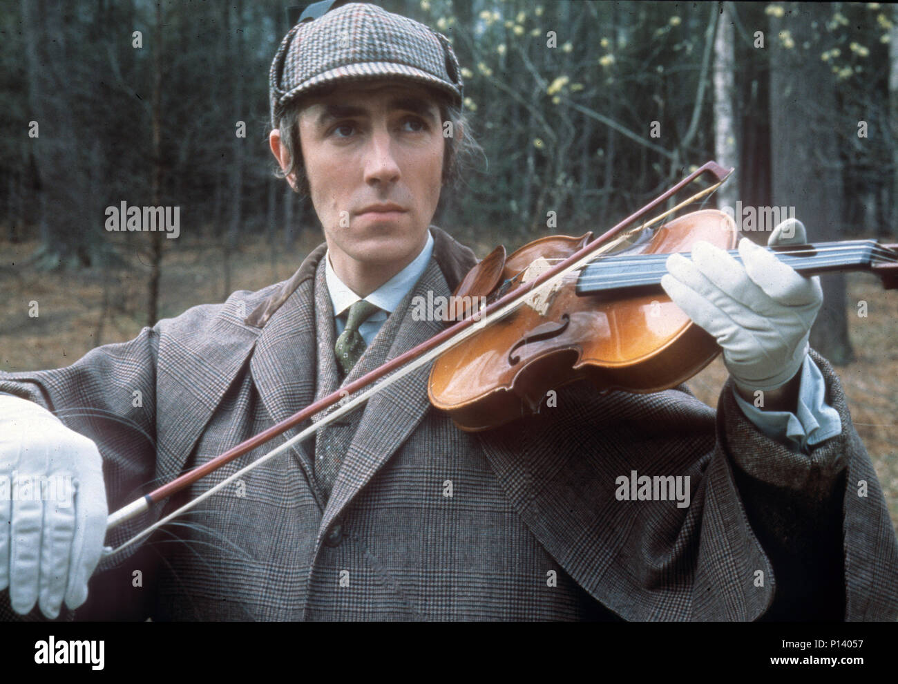 Sherlock holmes violin fotografías e imágenes de alta resolución - Alamy