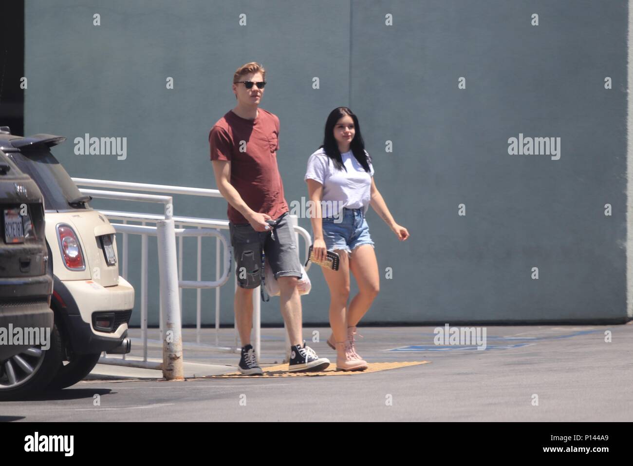 Ariel Winter viste de rosa botas Timberland dejando Petco con su novio Levi  Meaden Featuring: Ariel Winter, Levi Meaden donde: Studio City, California, Estados  Unidos Cuándo: 10 de mayo de 2018 Crédito: