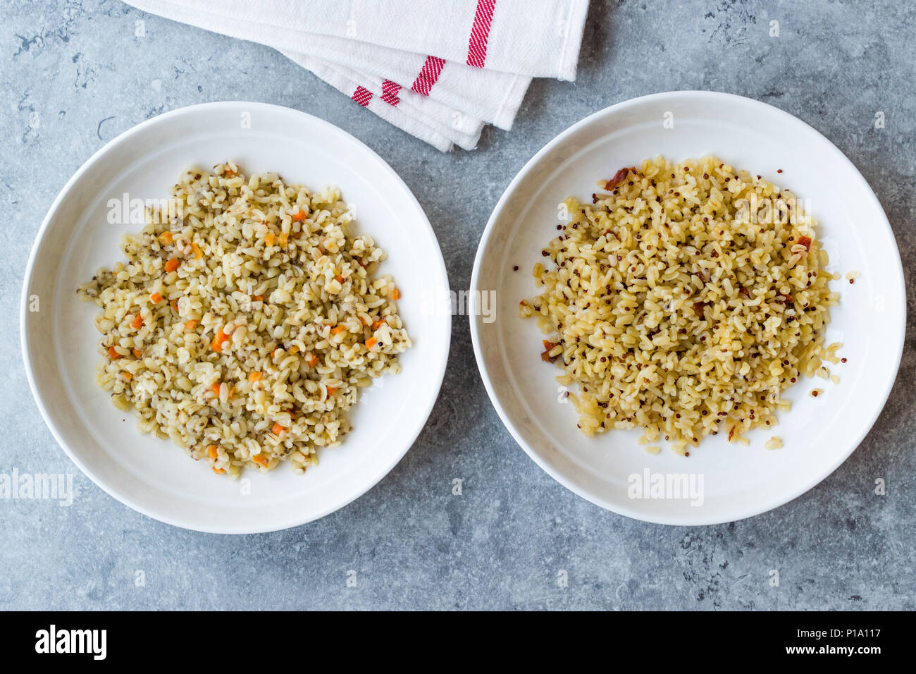 Bulgur Arroz cocido con semillas de chía y Quinoa en placa listo para  comer. / Bulghur para Pilav o Pilaf. Los alimentos orgánicos Fotografía de  stock - Alamy