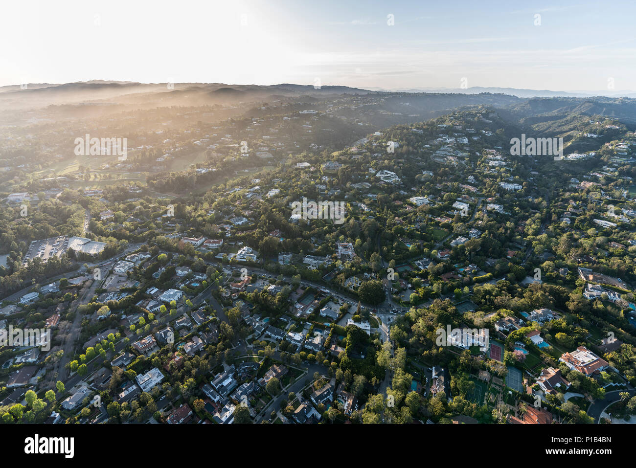 Vista aérea del opulento casas y haciendas en la zona de Bel Air de Los Angeles, California. Foto de stock