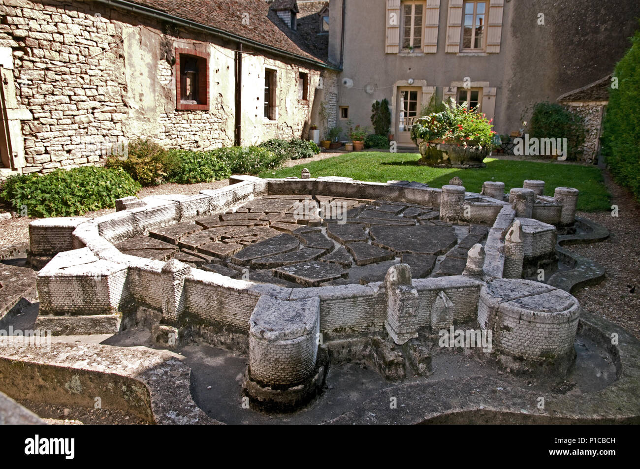 Modelo de murallas medievales y fortificaciones y la pared alrededor de la ciudad de Beaune Borgoña Francia en el Museo de Beaune Foto de stock