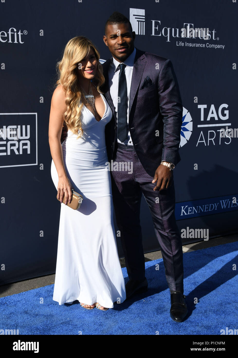 Los Angeles, CA, EE.UU. 11 de junio, 2018. 11 de junio de 2018 - Los Angeles, California - Andrea de La Torre, Yasiel Puig. 4ª Conferencia Anual de Los Angeles Dodgers Foundation Blue Diamond Gala celebrada en el Estadio de los Dodger. Crédito de la foto: Birdie Thompson/AdMedia Crédito: Birdie Thompson/AdMedia/Zuma alambre/Alamy Live News Foto de stock