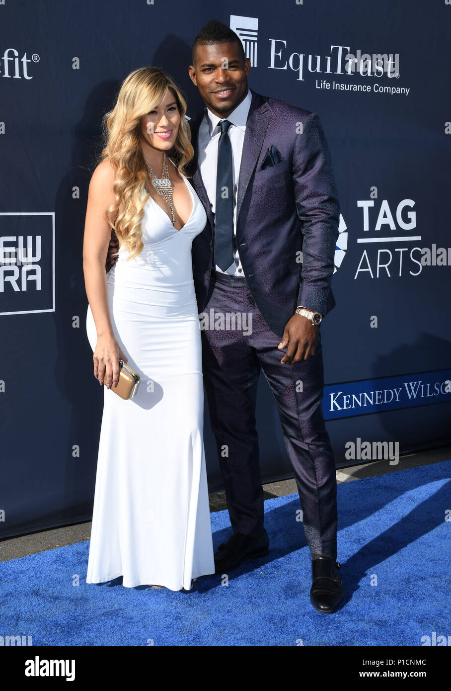 Los Angeles, CA, EE.UU. 11 de junio, 2018. 11 de junio de 2018 - Los Angeles, California - Andrea de La Torre, Yasiel Puig. 4ª Conferencia Anual de Los Angeles Dodgers Foundation Blue Diamond Gala celebrada en el Estadio de los Dodger. Crédito de la foto: Birdie Thompson/AdMedia Crédito: Birdie Thompson/AdMedia/Zuma alambre/Alamy Live News Foto de stock
