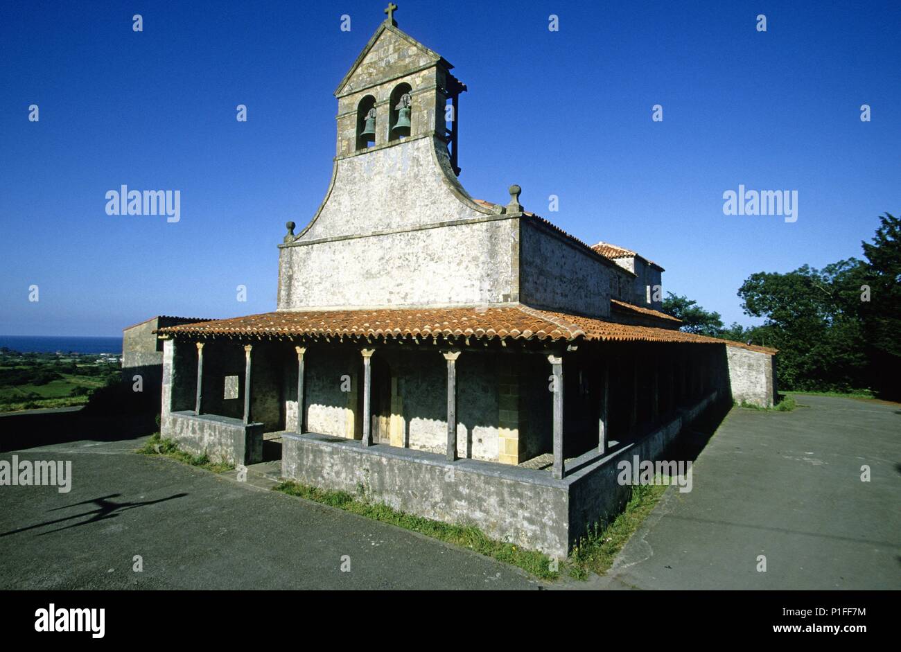 Iglesia de Santiago de Gobiendes; prerománico (Costa Verde Fotografía ...