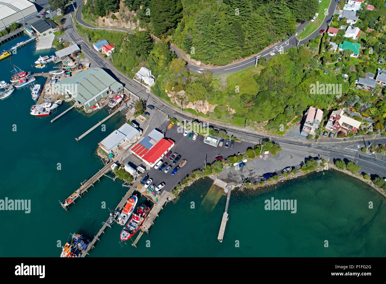 Los constructores de barcos Talleres, Carey's Bay, Port Chalmers, Dunedin, Otago, Isla del Sur, Nueva Zelanda - antena drone Foto de stock