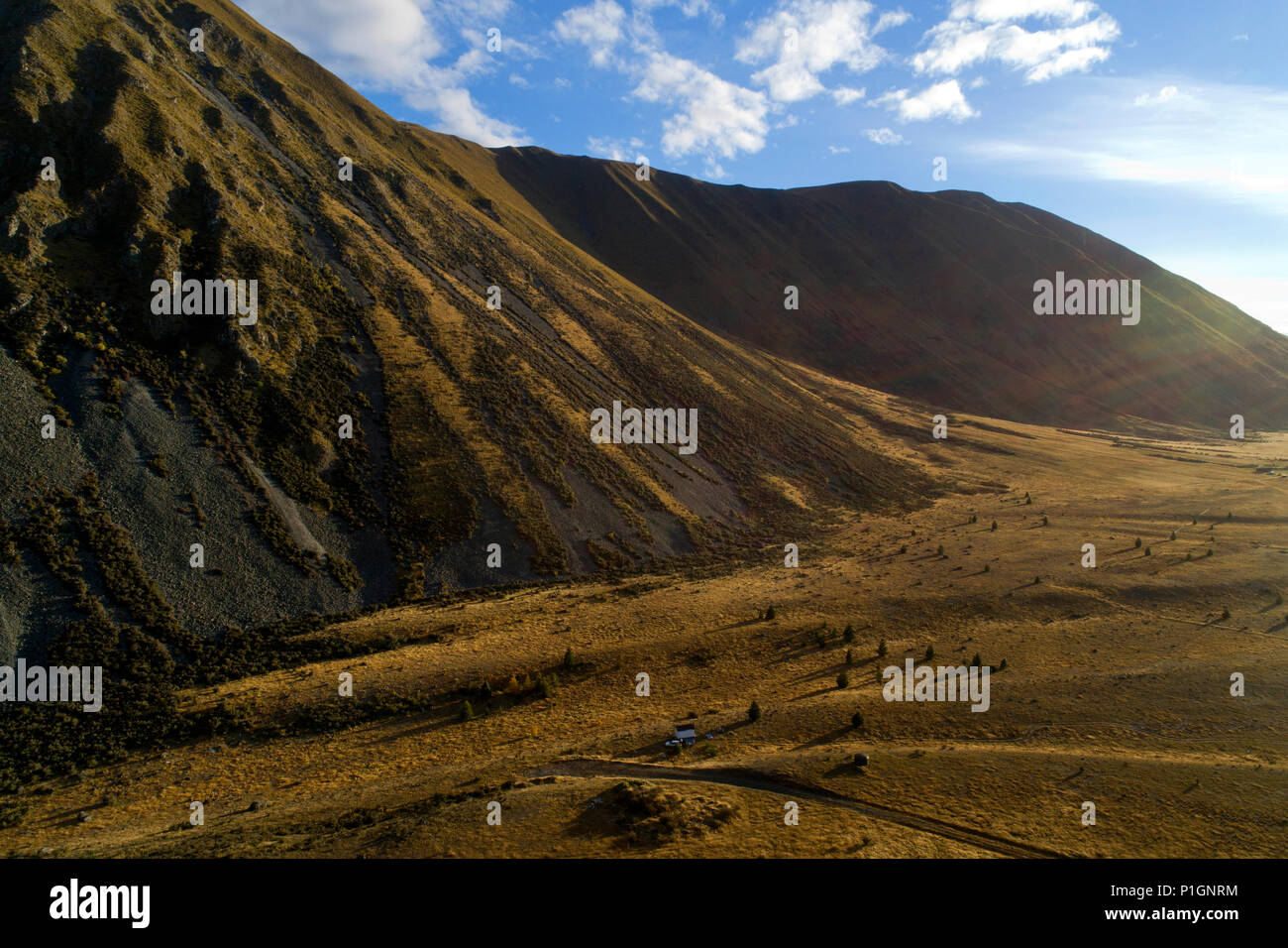 Ben Ohau, cerca de Twizel, Mackenzie País, Canterbury, Isla del Sur, Nueva Zelanda - antena drone Foto de stock