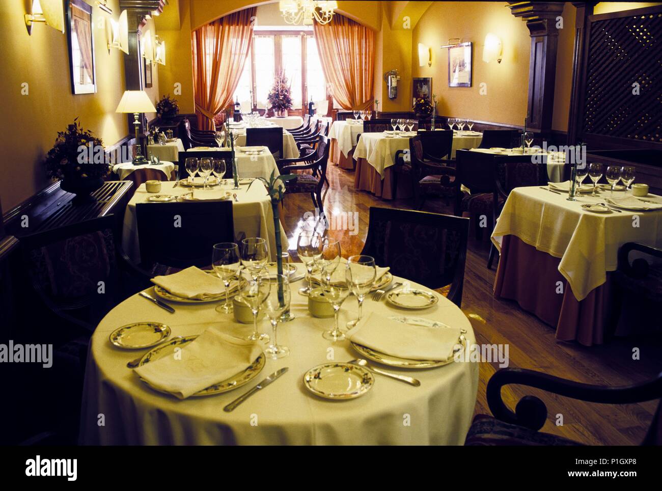 España - Tafalla (distrito) - navarra. Olite; Restaurante 'Casa Zanito';  comedor Fotografía de stock - Alamy