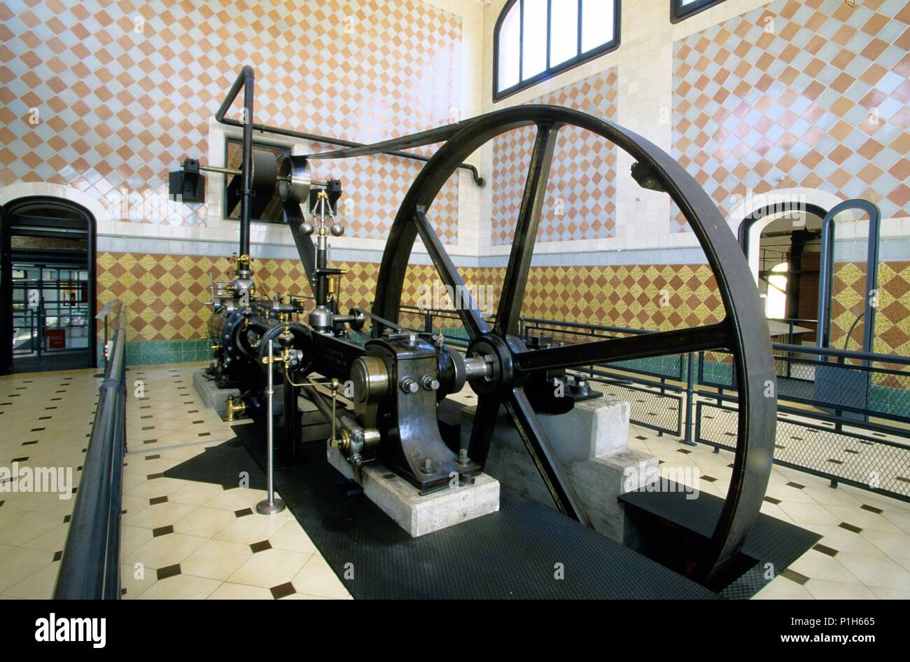 Terrassa; Museo de la ciencia y la tecnología" y antigua fábrica textil (arquitectura modernista por F. Amat); la máquina de vapor Fotografía de stock - Alamy