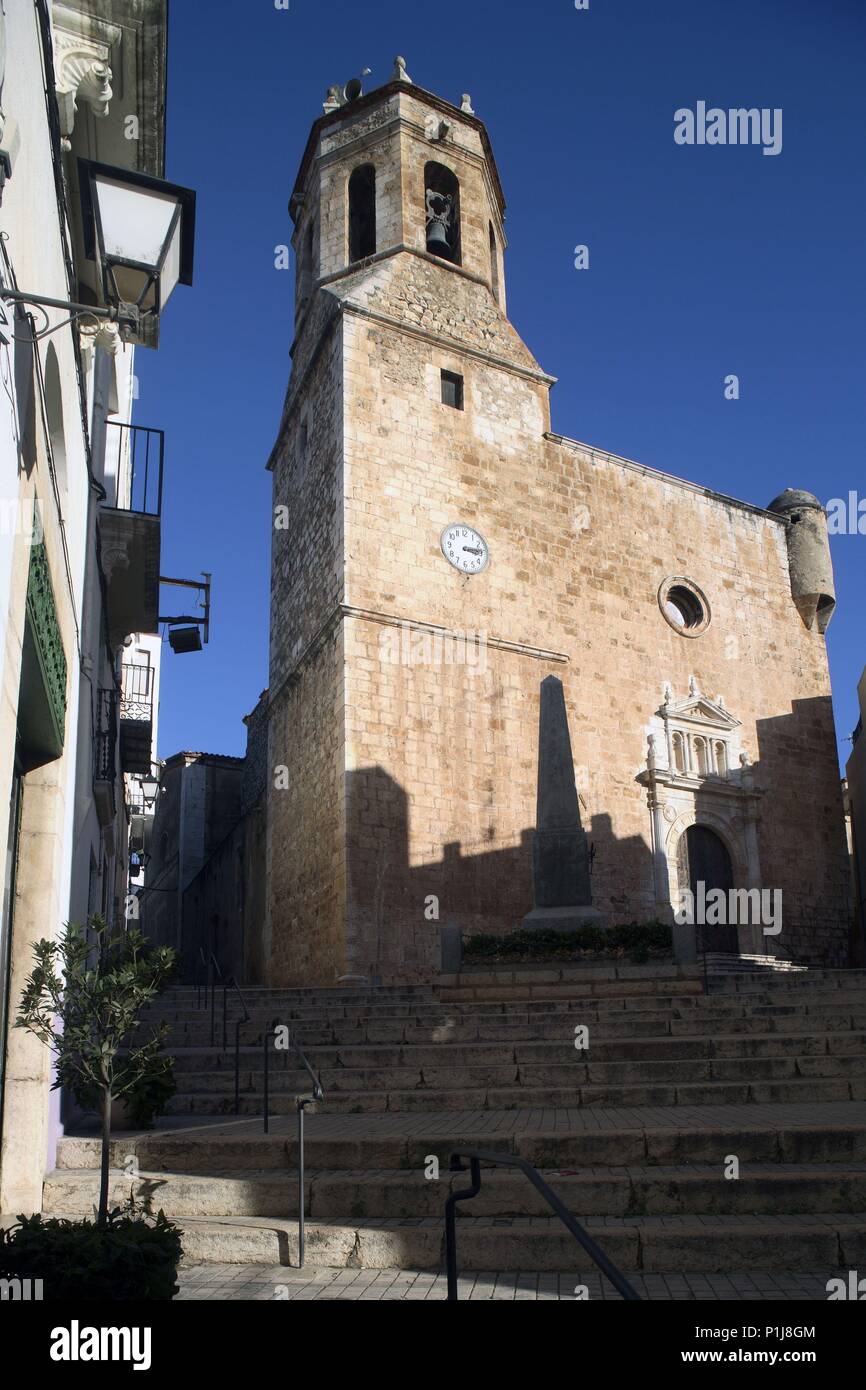 España - Catalunya - Montsià (distrito) - Tarragona. Alcanar; Esglesia / Iglesia Parroquial. Foto de stock