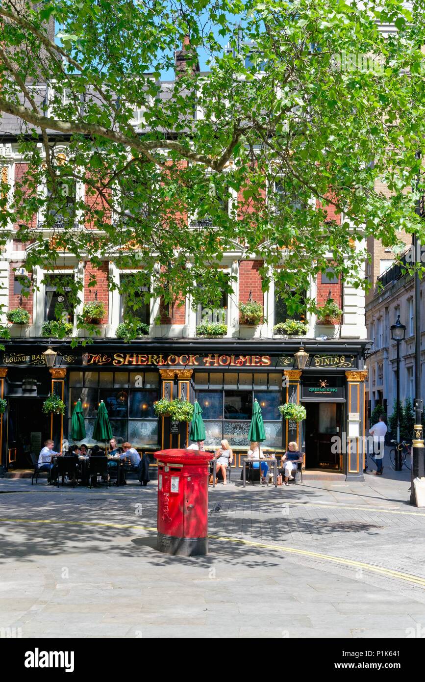 Exterior del famoso Sherlock Holmes Pub en Northumberland Street, Westminster Londres Inglaterra Foto de stock