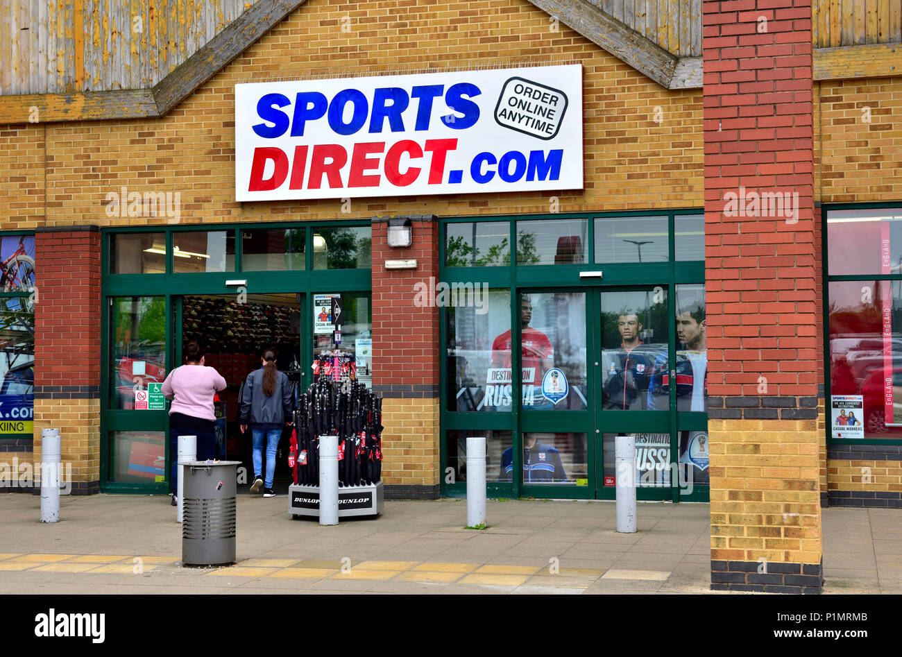 Fuera SportsDirect tienda minorista de artículos deportivos en Emersons Green Retail Park, Bristol Foto de stock
