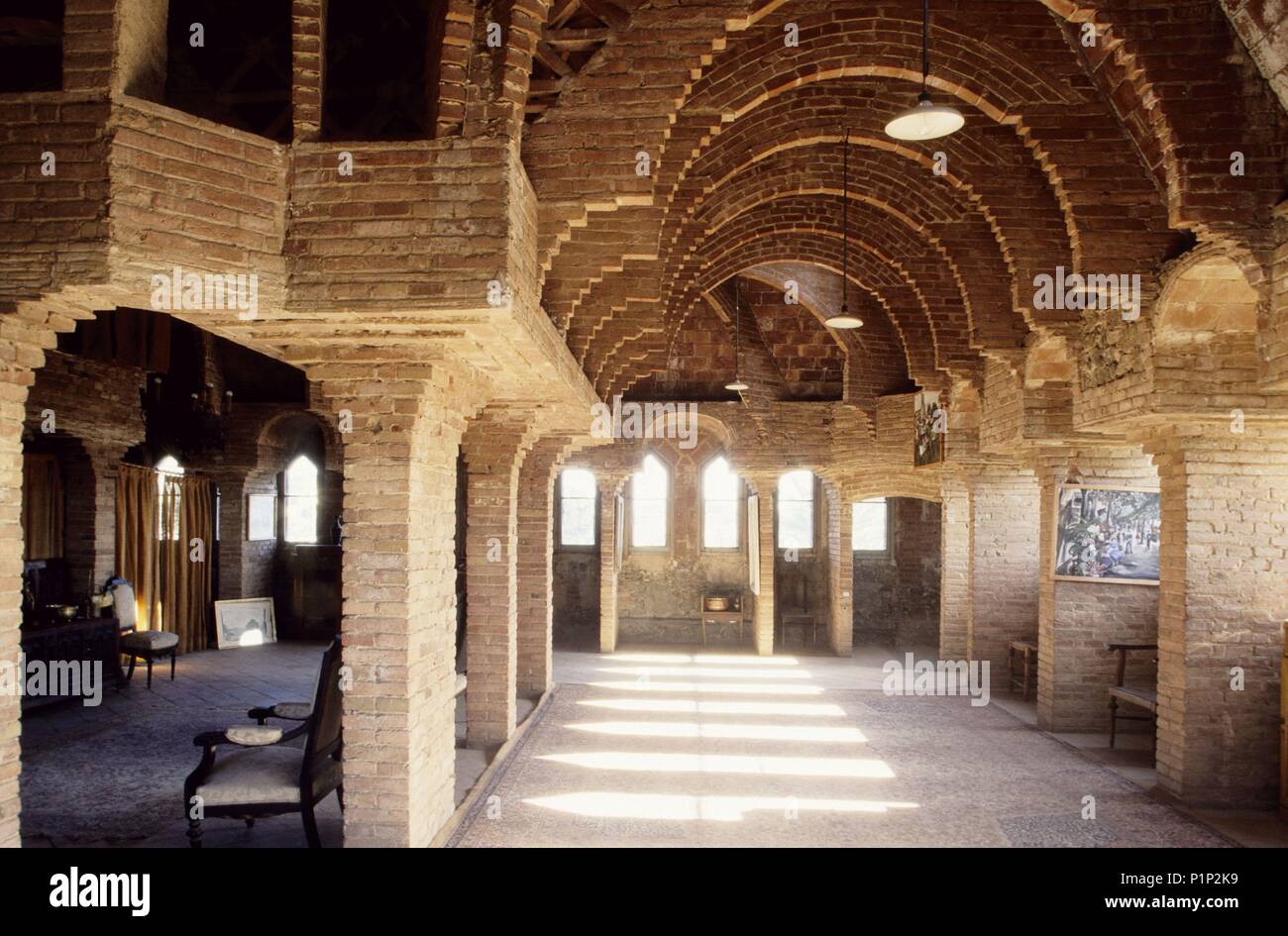 casa-casa-bellesguard-gaudi-interior-modernista-y-golfas-lounge-p1p2k9.jpg