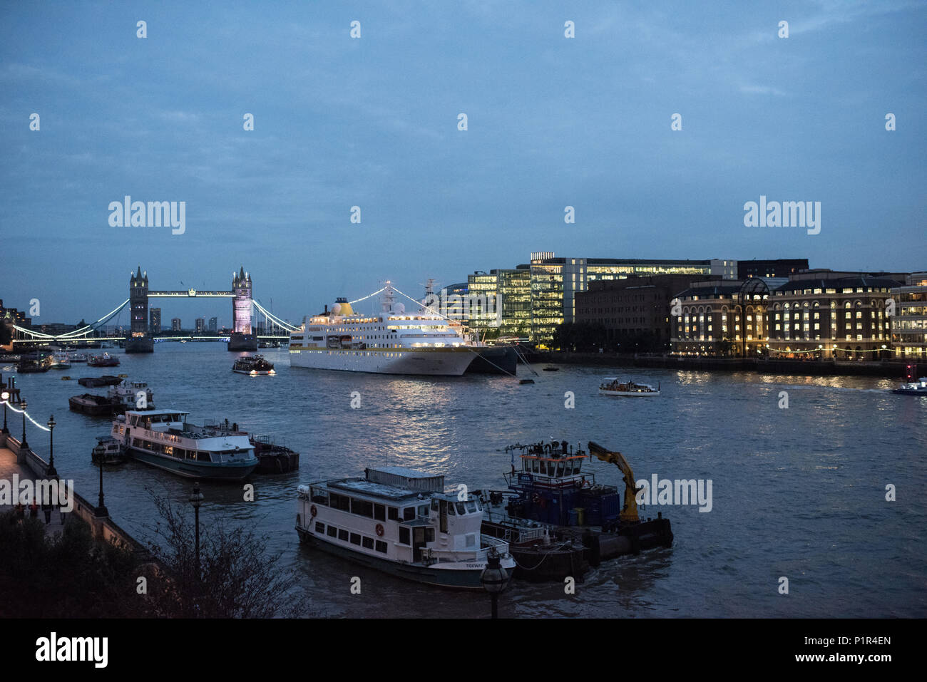 Londres, Reino Unido, el MS en el puerto de Hamburgo Foto de stock