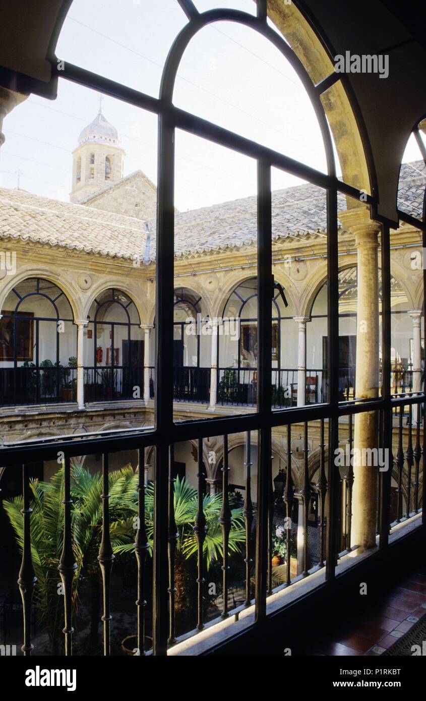 Úbeda, Parador Nacional de Turismo Hotel; galería y corte; / Palacio del  Deán Ortega (palacio renacentista Fotografía de stock - Alamy