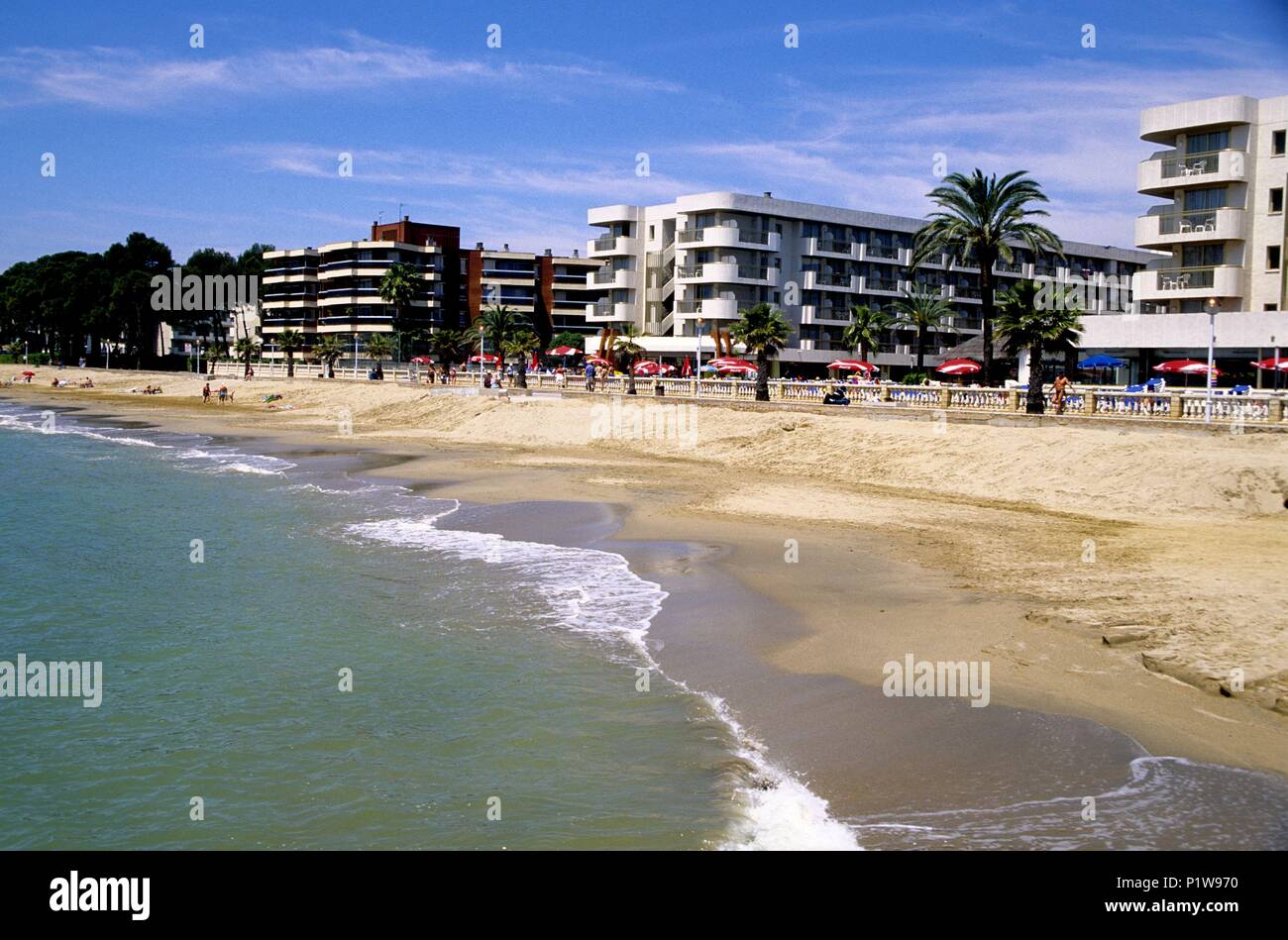 España - Catalunya - Baix Camp (distrito) - Tarragona. Cambrils, playa /  Platja de Cap de Sant Pere Fotografía de stock - Alamy