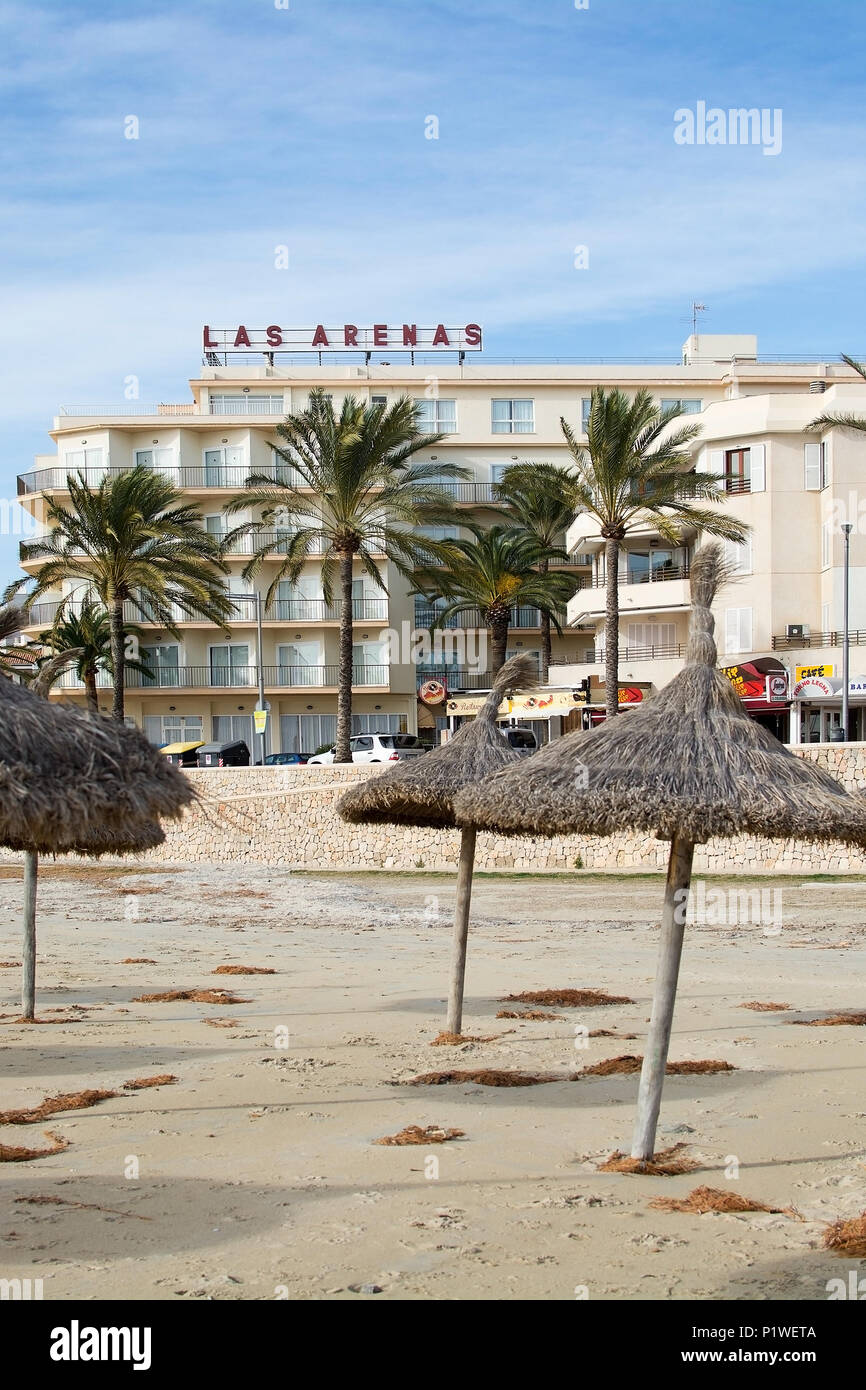 La Playa de Palma, Mallorca, España - 14 de diciembre de 2017: Hotel Las  Arenas y la