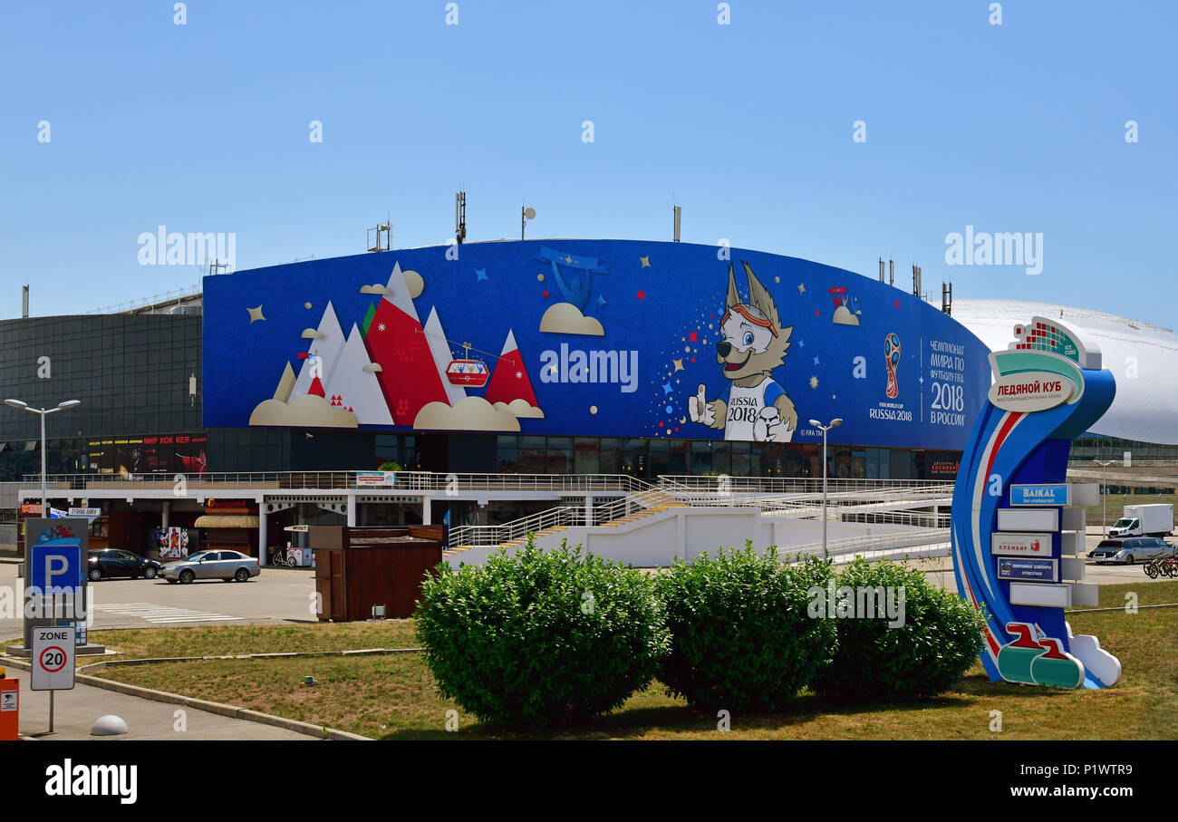 Sochi, Rusia - 2 de junio. 2018. Ice Cube es complejo deportivo decorado para la Copa Mundial de la FIFA en el Parque Olímpico Foto de stock