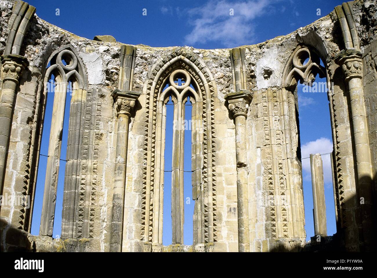 Huete, Santa María de Atienza ábside gótico ruinas (región de La Alcarria). Foto de stock