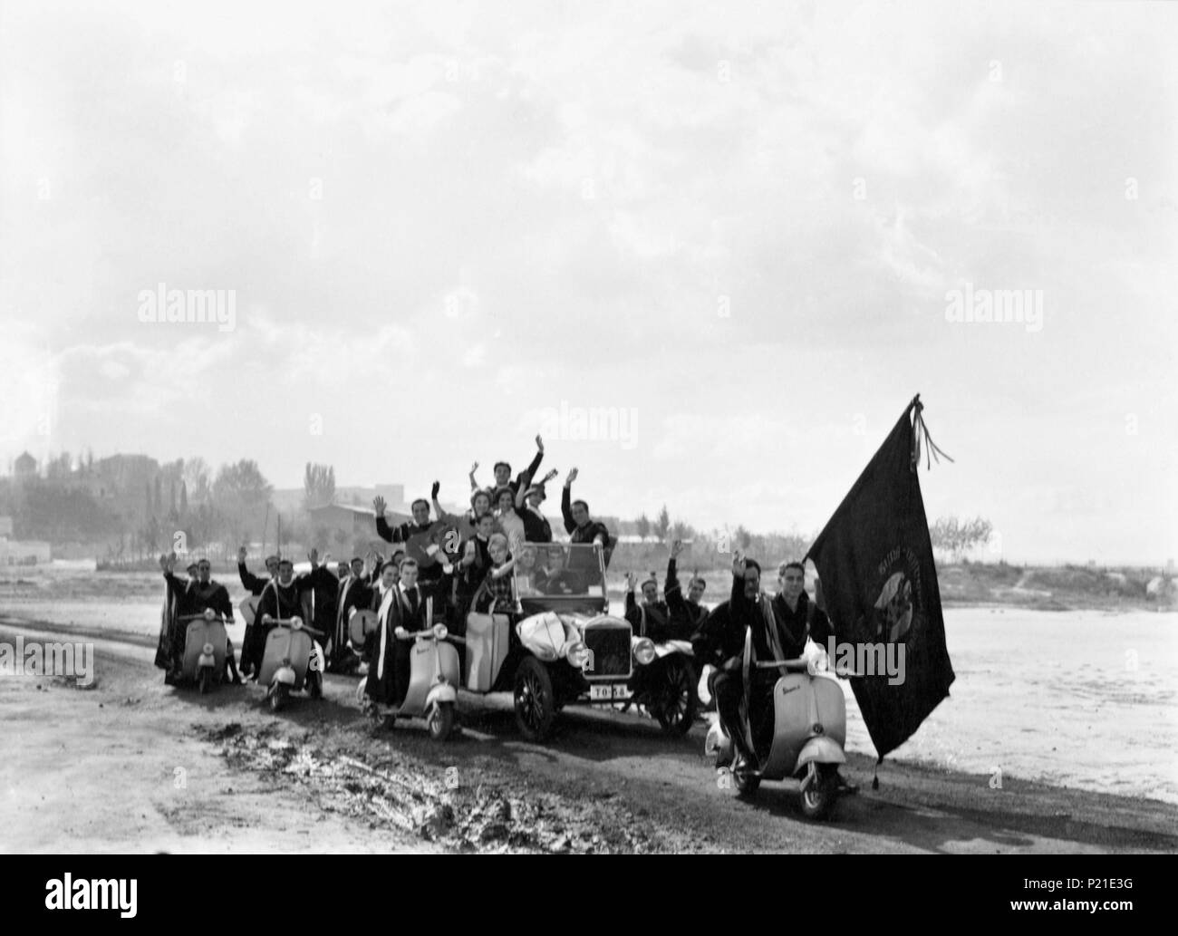 El título de la película original PASA LA TUNA. Título en inglés PASA