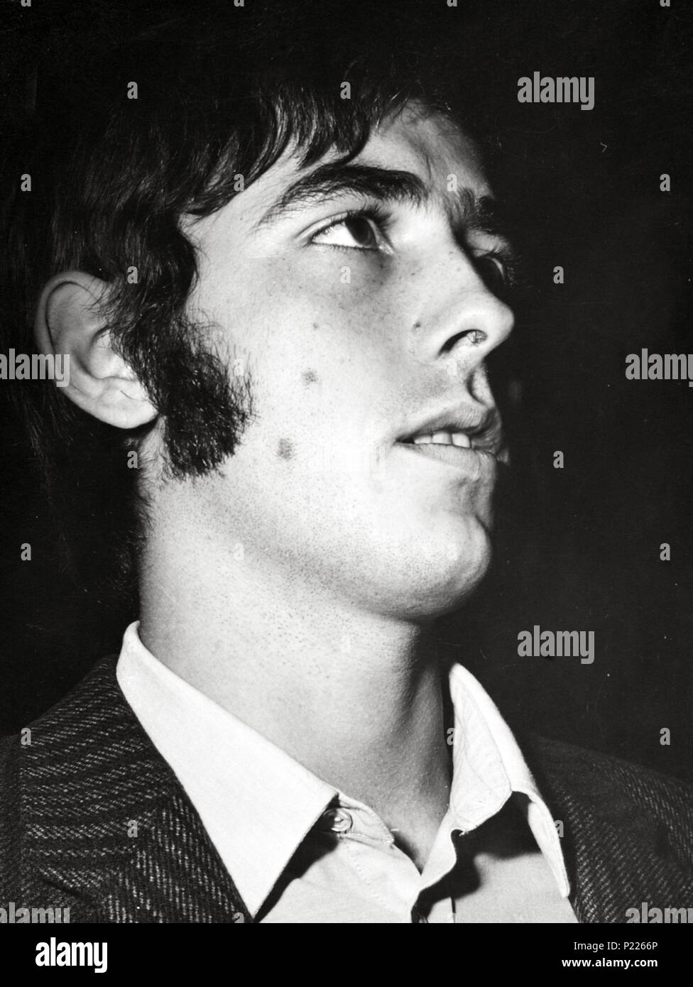Joan manuel serrat 1969 fotografías e imágenes de alta resolución - Alamy