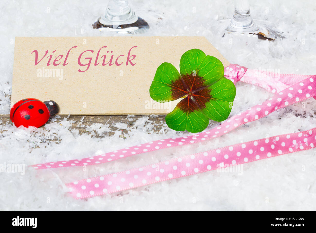 Buena suerte "Viel Glück", tarjetas de felicitación con trébol de cuatro hojas en Año Nuevo Foto de stock