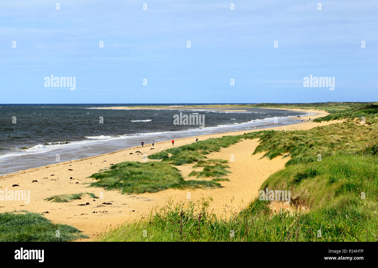 Old Hunstanton, la playa, la arena, las dunas, el Mar del Norte, la costa, la marea alta, Norfolk, Inglaterra, Reino Unido. Foto de stock