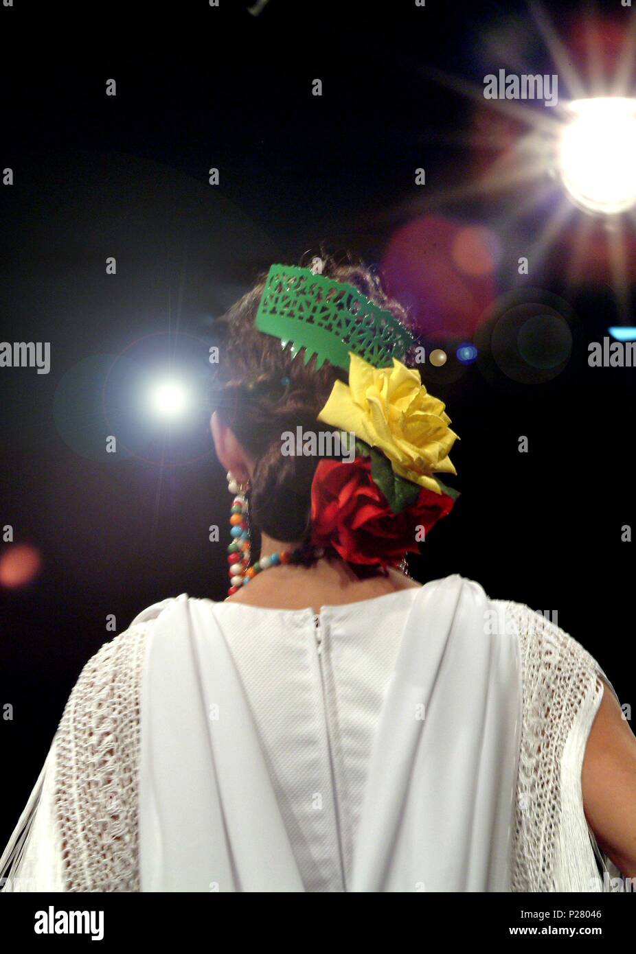 Peineta flamenca fotografías e imágenes de alta resolución - Alamy