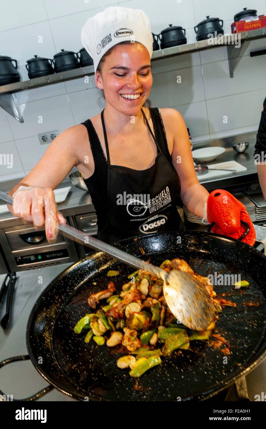 Espana Valencia La Ciudad Vieja El Restaurante Y La Escuela De Cocina De Paella Escuela De Arroces Y Paellas Fotografia De Stock Alamy