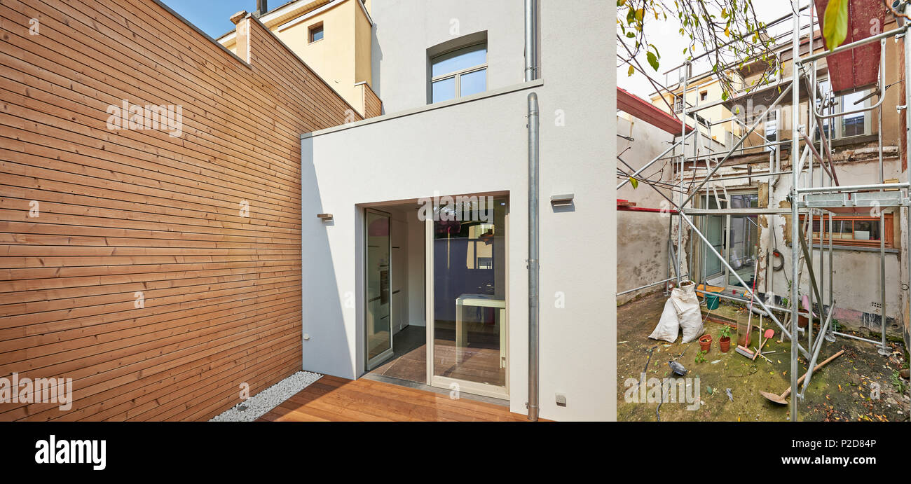 Construcción de una nueva fachada en el patio de la casa vieja antes y