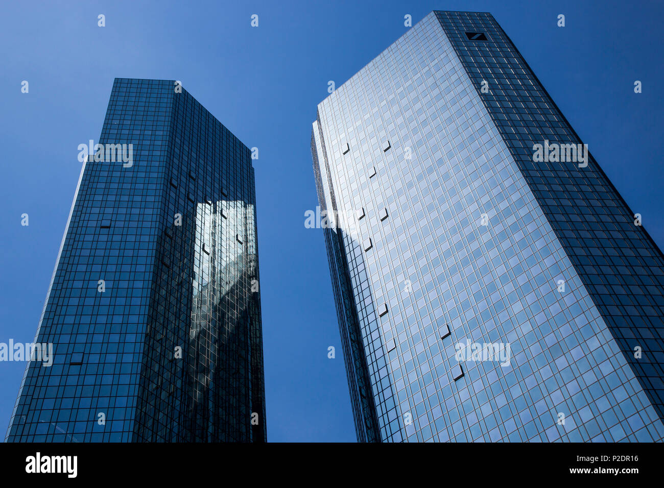 Deutsche Bank torres de rascacielos en el distrito financiero de Frankfurt am Main, Hessen, Alemania, Europa Foto de stock