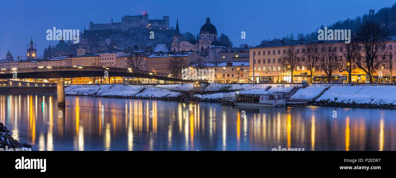 Austria, Salzburgo, centro histórico catalogado como Patrimonio Mundial por la UNESCO, el casco antiguo (Altstadt) y el Castillo de Hohensalzburg Foto de stock