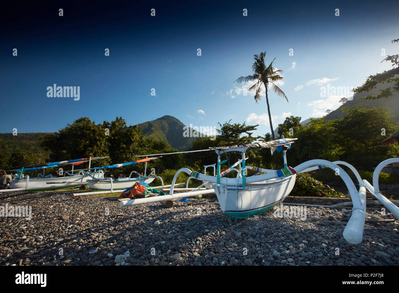 Barcos de pesca en la playa, Amed, Bali, Indonesia Foto de stock