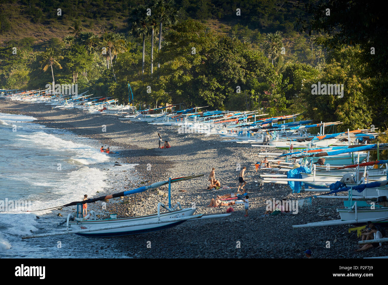 Barcos de pesca en la playa, Amed, Bali, Indonesia Foto de stock