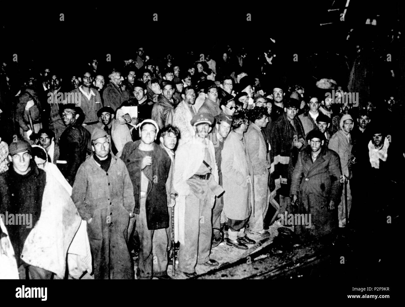 Guerra Civil española. Los refugiados españoles que llegan a puerto francés. Foto de stock