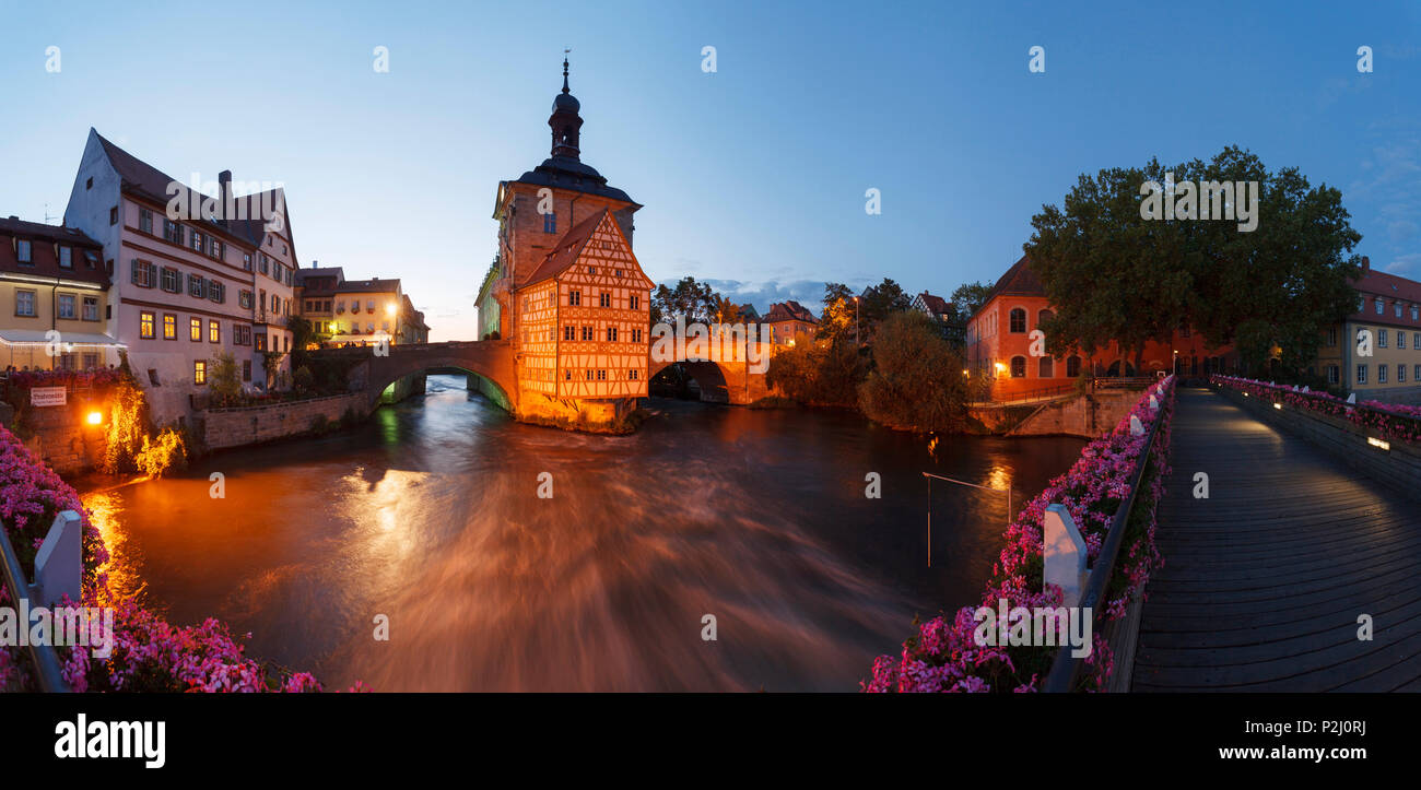 Ayuntamiento de Bamberg, del siglo XV, centro histórico de la ciudad, declarado patrimonio de la humanidad por la UNESCO, río Regnitz, Bamberg, Franconia Superior, B Foto de stock