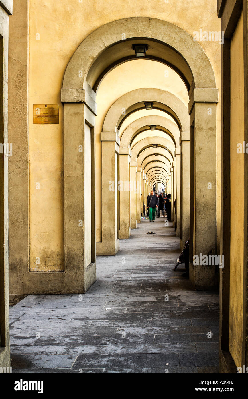 Lungarno Archibusieri pasaje. Florencia, Provincia de Florencia, Italia. Foto de stock