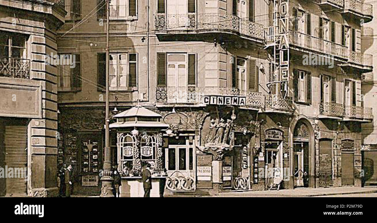 Italiano: Napoli . Sala de cine Iride presso l'Hotel Nazionale en via A.  Poerio (angolo Piazza Garibaldi). Autore sconosciuto. primera mitad del  siglo XX. Desconocida 60 Napoli, Cine Sala Iride Fotografía