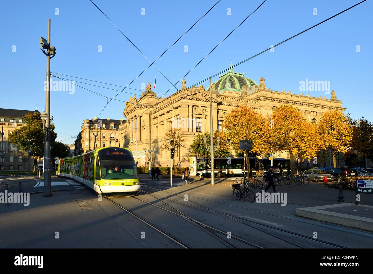 Francia, Bas Rhin, Estrasburgo, Neustadt distrito data del período alemán listados como Patrimonio Mundial por la UNESCO, la Place de la Republique, la Biblioteca Nacional y Universitaria Foto de stock