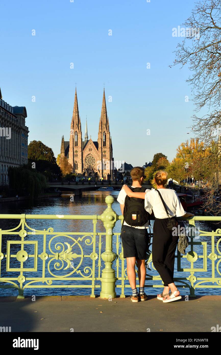 Francia, Bas Rhin, Estrasburgo, Neustadt distrito data del período alemán listados como Patrimonio Mundial por la UNESCO, la Place de la Republique, la Biblioteca Nacional y Universitaria Foto de stock