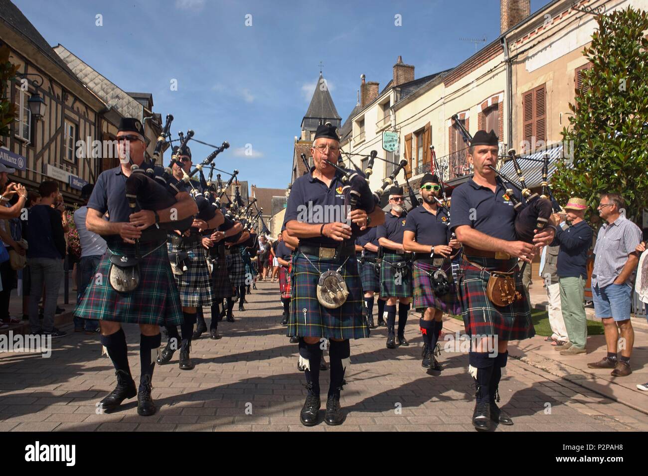 Francia, Cher, la Sologne, Aubigny sur Nere, Stuarts, ciudad en la carretera de Jacques Coeur, que se celebra cada año en torno al 14 de julio, su amistad secular con los escoceses alrededor del Franco Festival Escocés Foto de stock