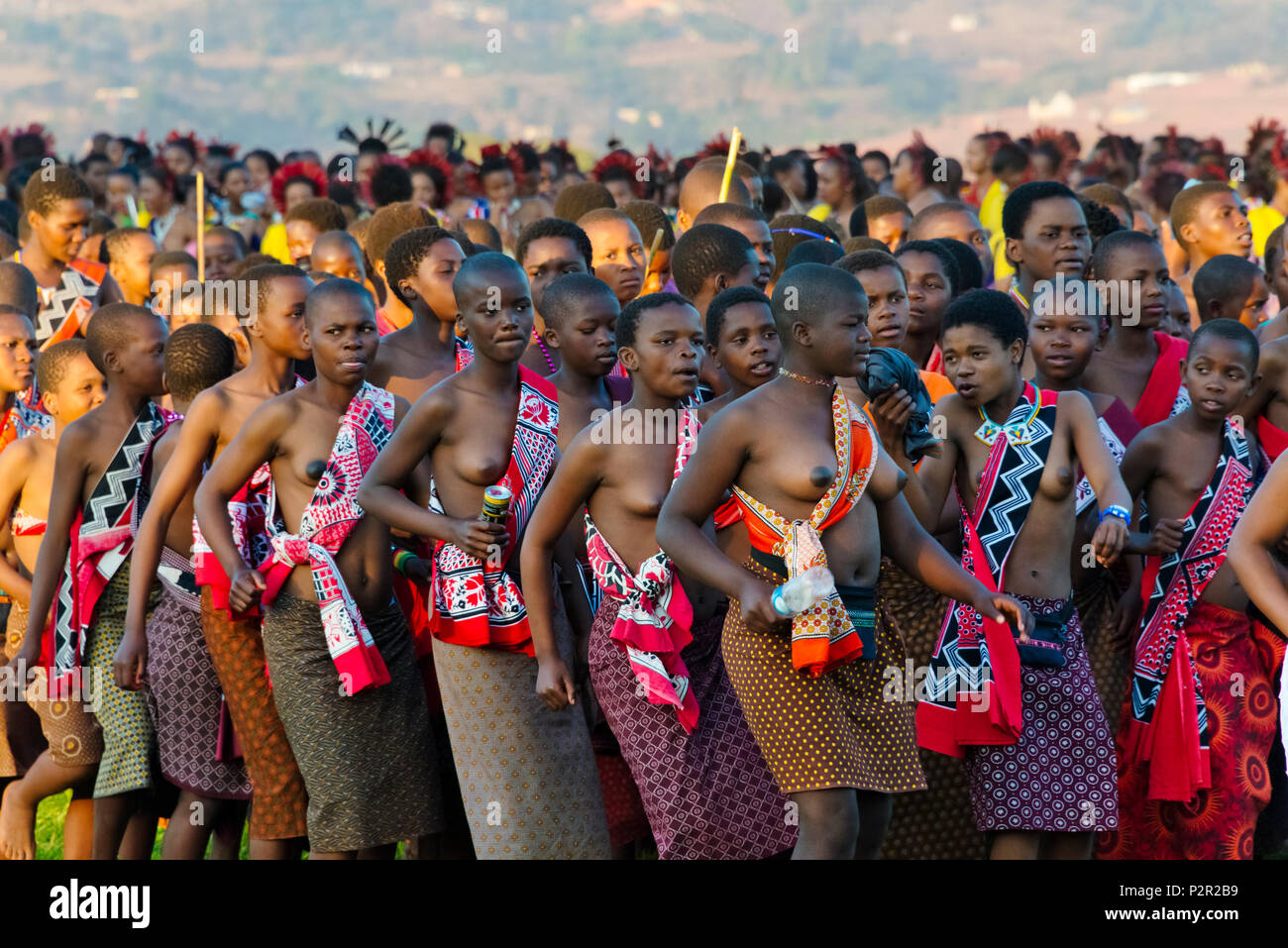 Las Niñas Swazi Desfile En Umhlanga Reed Dance Festival Swazilandia 