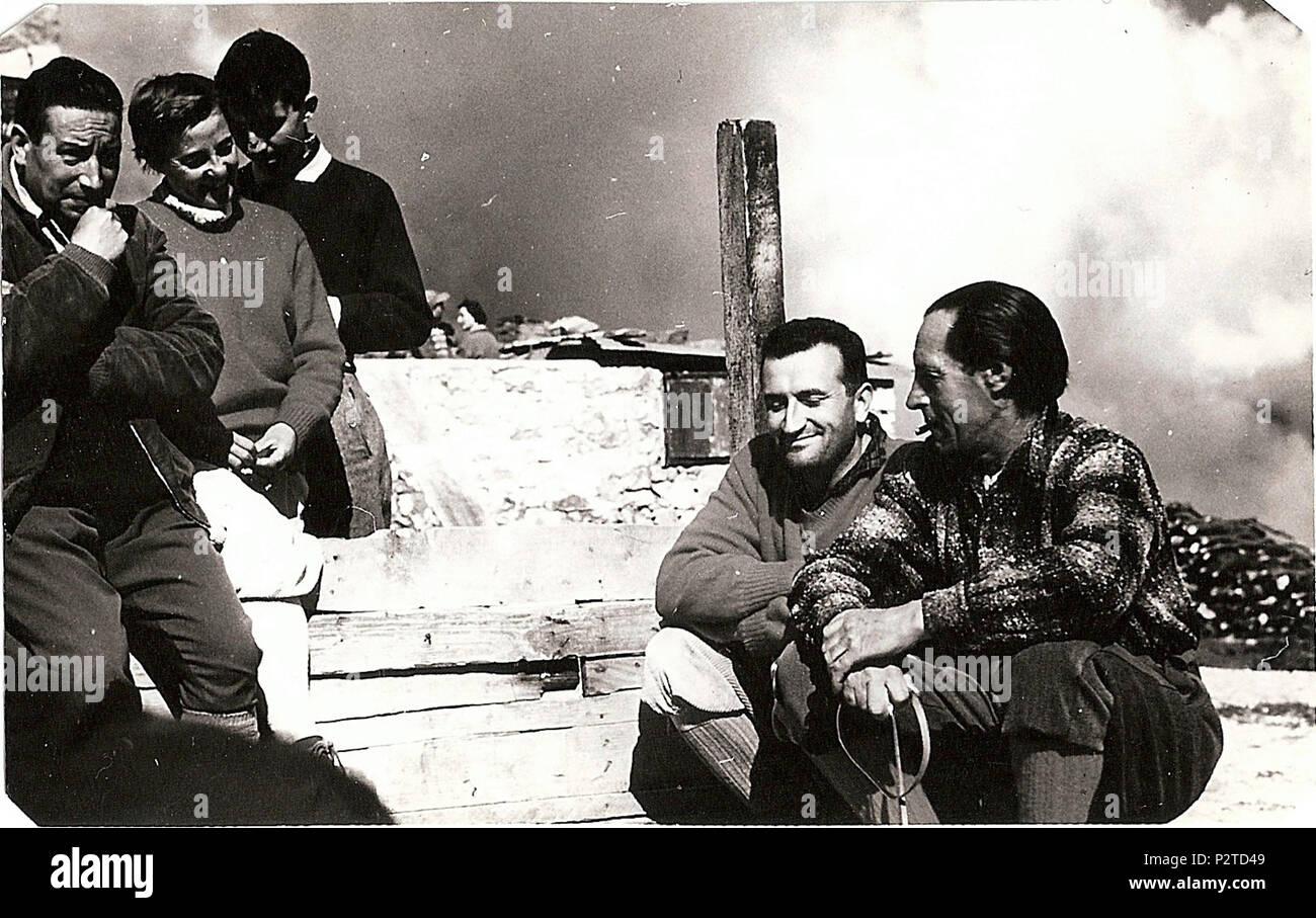 . Italiano: Bruno Detassis con Georges y Sonia Livanos SUL BRENTA . 1959. 13 desconocido Bruno Detassis, Georges y Sonia Livanos Foto de stock