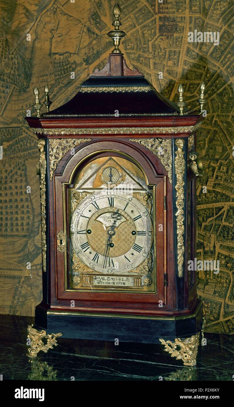 Soporte de reloj estilo ingles 1788. Autor: Manuel Frías (siglo XVIII).  Ubicación: MUSEO DE HISTORIA-RELOJES, Madrid, España Fotografía de stock -  Alamy