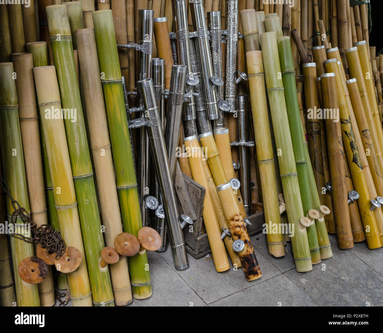 Bamboo bong fotografías e imágenes de alta resolución - Alamy
